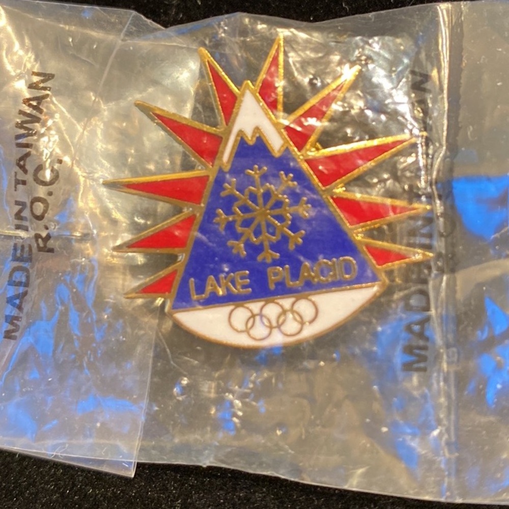 1980 Winter Olympics XIII Lake Placid New York Official Pin Memorabilia New